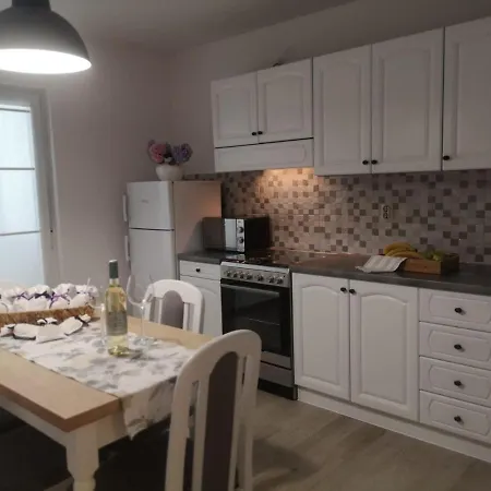 Apartment Lena *