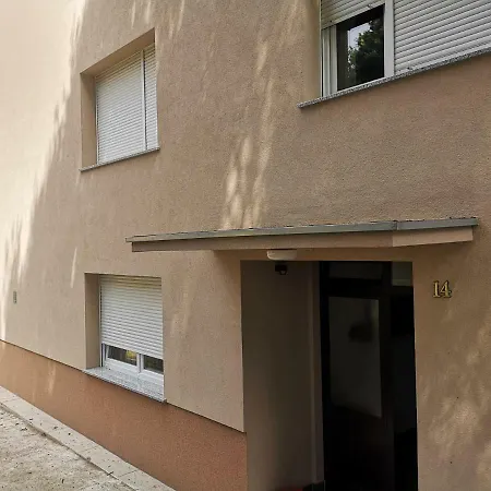 Lena Apartman Pula